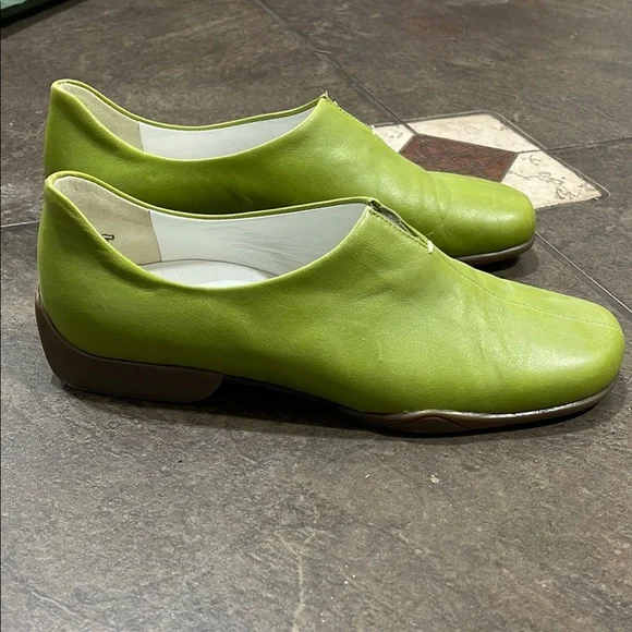 Women's Green Flats - Picture 3 of 5